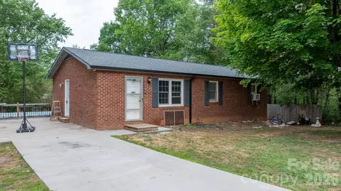 4917 Berkley St, Morganton, NC 28655