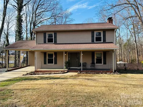 209 Cottonwood Dr, Mount Holly, NC 28120