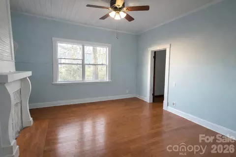 Living - 129 11th St, Spencer, NC 28159 photo 3 of 6