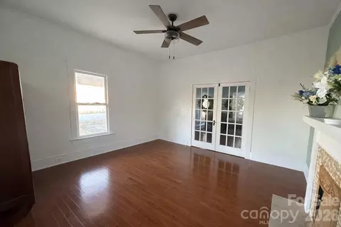 Living - 129 11th St, Spencer, NC 28159 photo 5 of 6