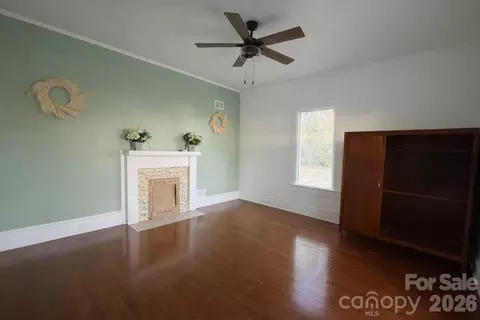 Living - 129 11th St, Spencer, NC 28159 photo 4 of 6