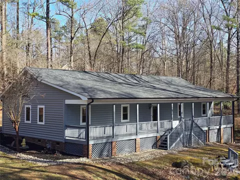 Exterior - 6802 Lowesville Ln, Stanley, NC 28164 photo 2 of 8