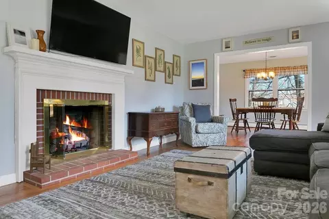 391 Hawthorne Dr, Brevard, NC 28712 photo 4