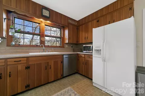 391 Hawthorne Dr, Brevard, NC 28712 photo 12