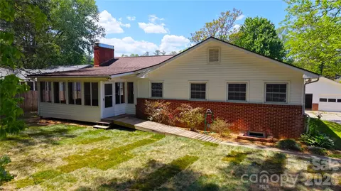 1627 Greenville Hwy, Hendersonville, NC 28792