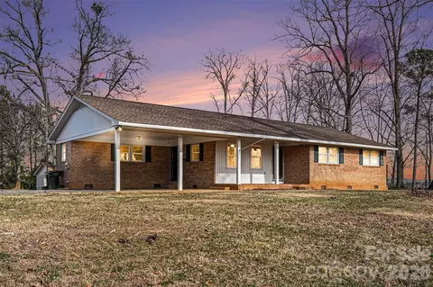 238 Lakeview Dr, Blacksburg, SC 29702