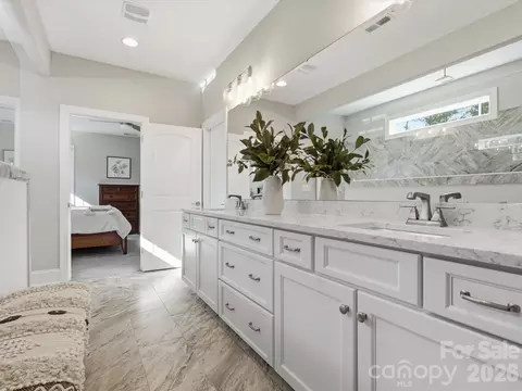 Bath - 4166 Persimmon Rd, Lancaster, SC 29720 photo 2 of 4