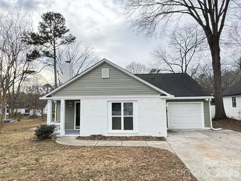 7125 Falconwood Ct, Charlotte, NC 28227