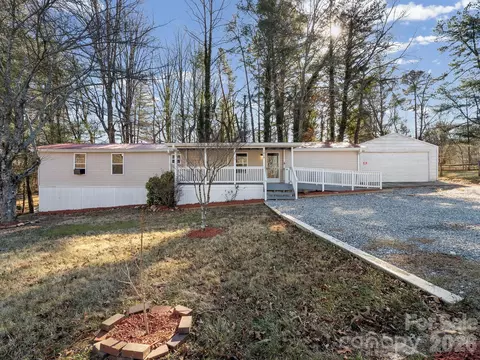 1212 Easy St, Hendersonville, NC 28791