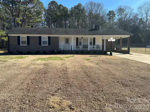 122 Cottonwood Dr, Mount Holly, NC 28120