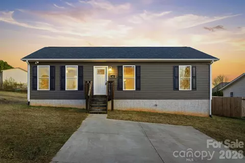 42 Serenity Ln, Hickory, NC 28601
