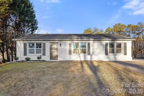 220 Valleybrook Ln, Troutman, NC 28166