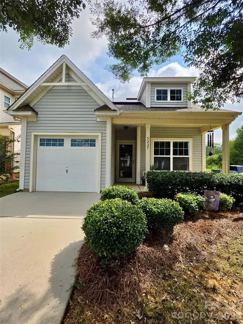 5227 Crystal Lakes Dr, Rock Hill, SC 29732