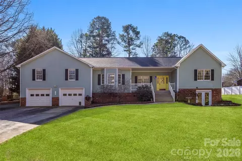 601 Elmwood Cir, Dallas, NC 28034