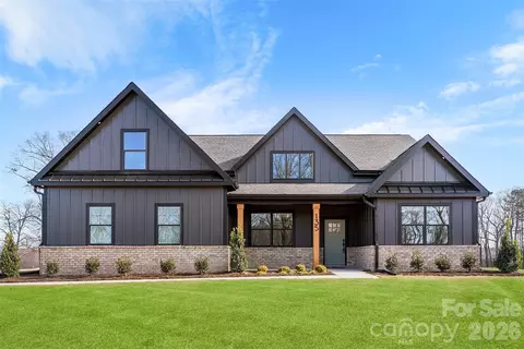 135 Harbourtown Dr, Kings Mountain, NC 28086