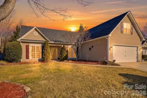 109 N Sunberry Trl, Fletcher, NC 28732
