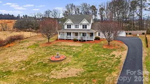 79 Bear Creek Hills Dr, Leicester, NC 28748
