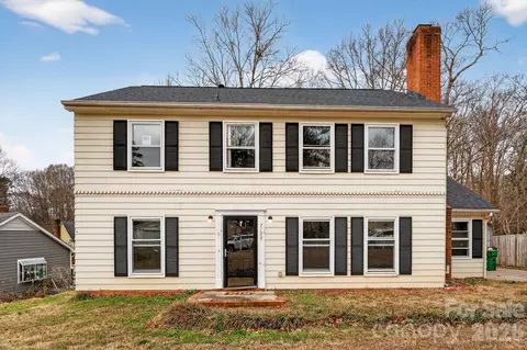 7129 Walnut Wood Dr, Charlotte, NC 28227