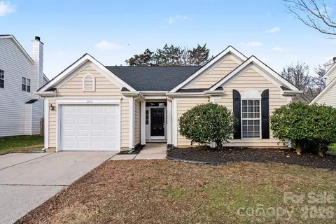 3923 E Cedar Hill Dr, Charlotte, NC 28273