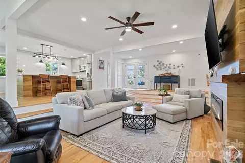 16137 Tana Tea Cir, Tega Cay, SC 29708