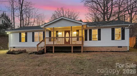 61 Rhododendron Dr, Brevard, NC 28712