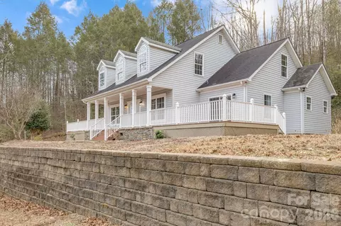 402 Sweetbriar N Rd N, Lake Lure, NC 28746