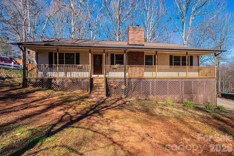 5284 Lisa Ln, Hickory, NC 28602