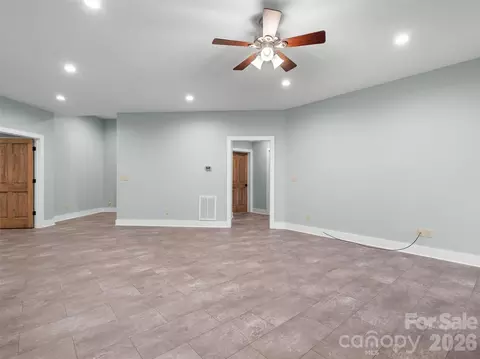 Living - 472 Cardinal Rd, Brevard, NC 28712 photo 9 of 10