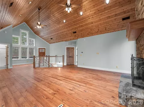 Living - 472 Cardinal Rd, Brevard, NC 28712 photo 5 of 10