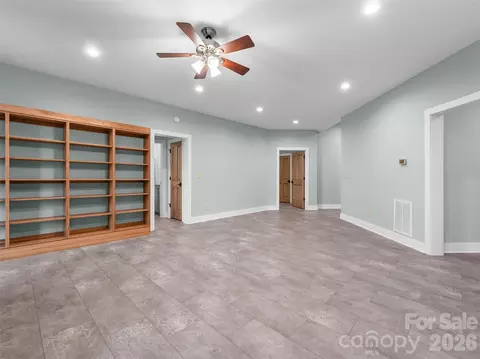 Living - 472 Cardinal Rd, Brevard, NC 28712 photo 10 of 10