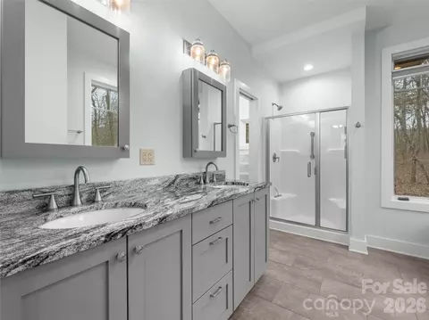 Bath - 472 Cardinal Rd, Brevard, NC 28712 photo 1 of 3