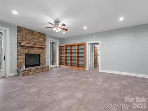 Living - 472 Cardinal Rd, Brevard, NC 28712 photo 8 of 10