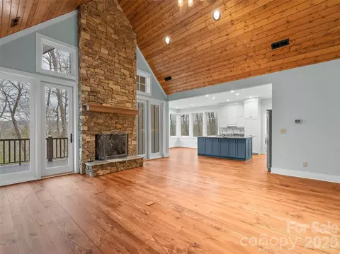 Living - 472 Cardinal Rd, Brevard, NC 28712 photo 3 of 10