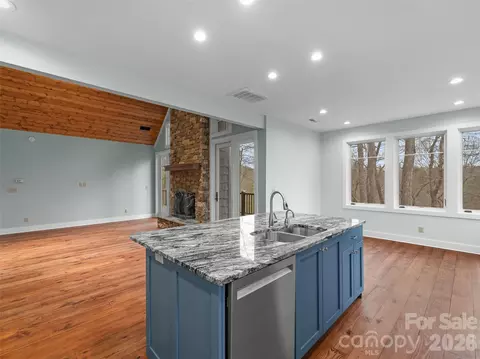 Living - 472 Cardinal Rd, Brevard, NC 28712 photo 4 of 10