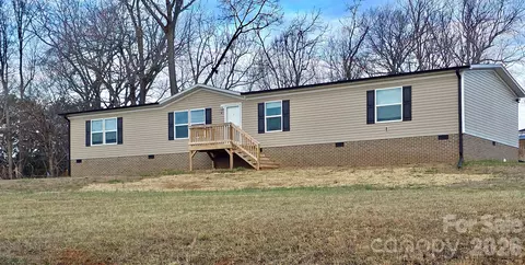 44 Howard Norton Dr, Hiddenite, NC 28636