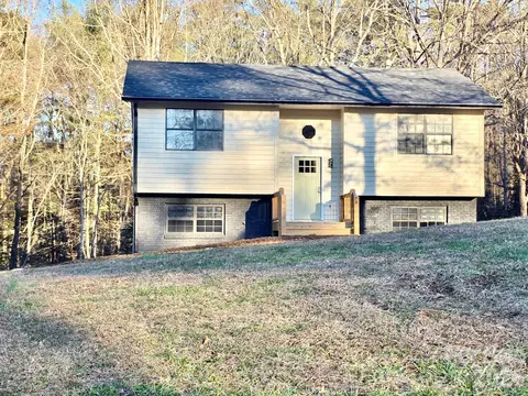 78 St Charles Ct, Hickory, NC 28601