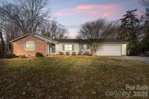 6200 Starlight Dr, Concord, NC 28027