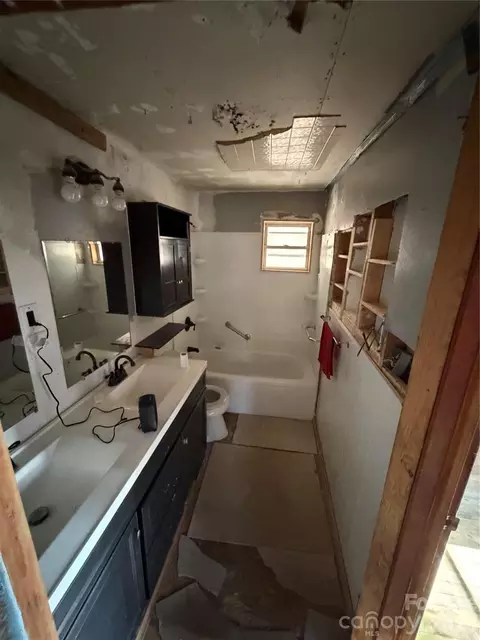 Bath - 89 Whippoorwill Rd, Brevard, NC 28712 photo 1 of 1