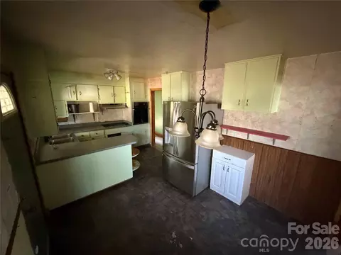 Kitchen - 89 Whippoorwill Rd, Brevard, NC 28712 photo 1 of 1