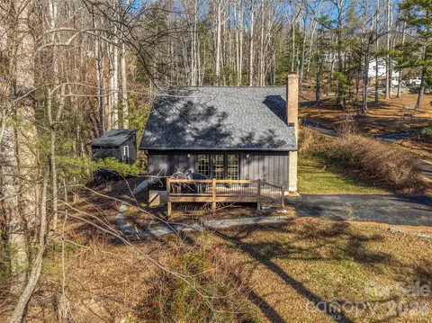 1 Thornwood Ln, Hendersonville, NC 28792