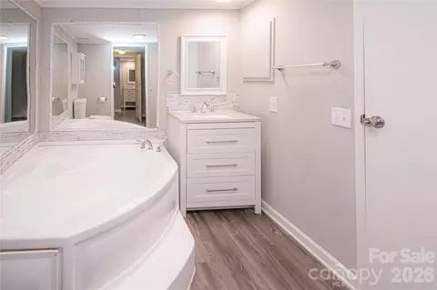 Bath - 2345 Kingsburry Rd, York, SC 29745 photo 3 of 4
