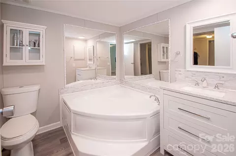 Bath - 2345 Kingsburry Rd, York, SC 29745 photo 2 of 4