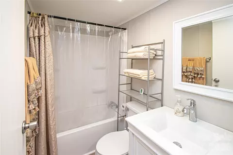 Bath - 2345 Kingsburry Rd, York, SC 29745 photo 1 of 4