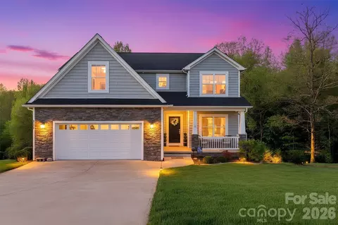 5177 S Oak Cir, Granite Falls, NC 28630