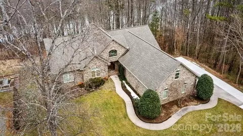 6124 Plantation Pointe Dr, Granite Falls, NC 28630