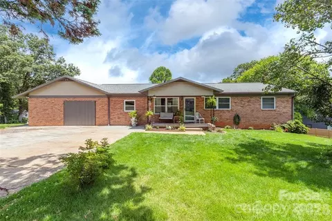 39 N Pershing Rd, Asheville, NC 28805