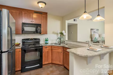 4911 Park Roa Rd #D, Charlotte, NC 28209