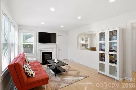 Living - 406 N Thompson St, Monroe, NC 28112 photo 1 of 3