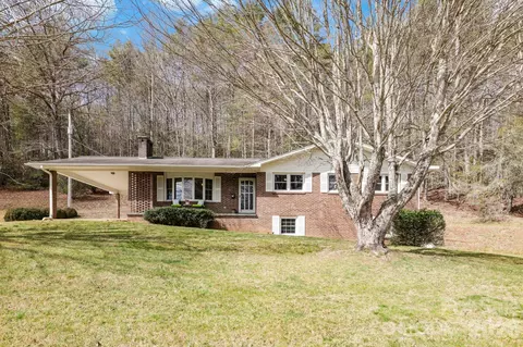93 Lusitano Dr, Lake Toxaway, NC 28747