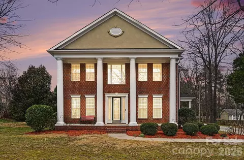 1305 Linden Glen Dr, Matthews, NC 28104